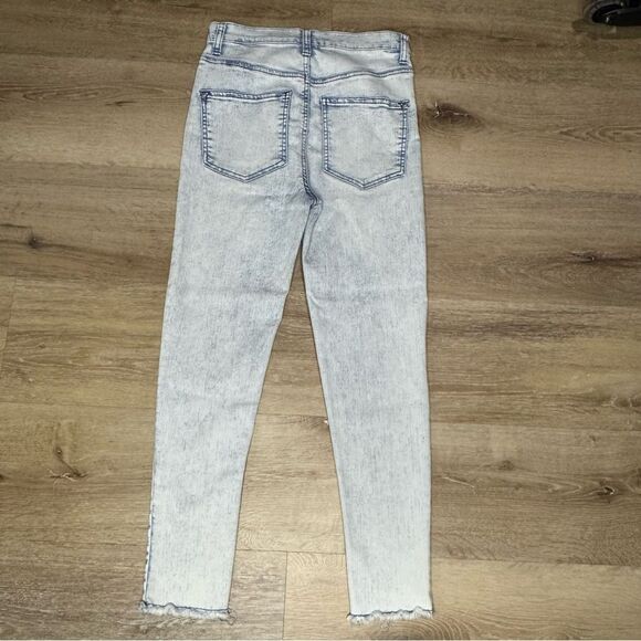 NOBO High Rise Cropped Denim Stretchy Jeans - Light Wash, Size 9 Juniors - Picture 7 of 13